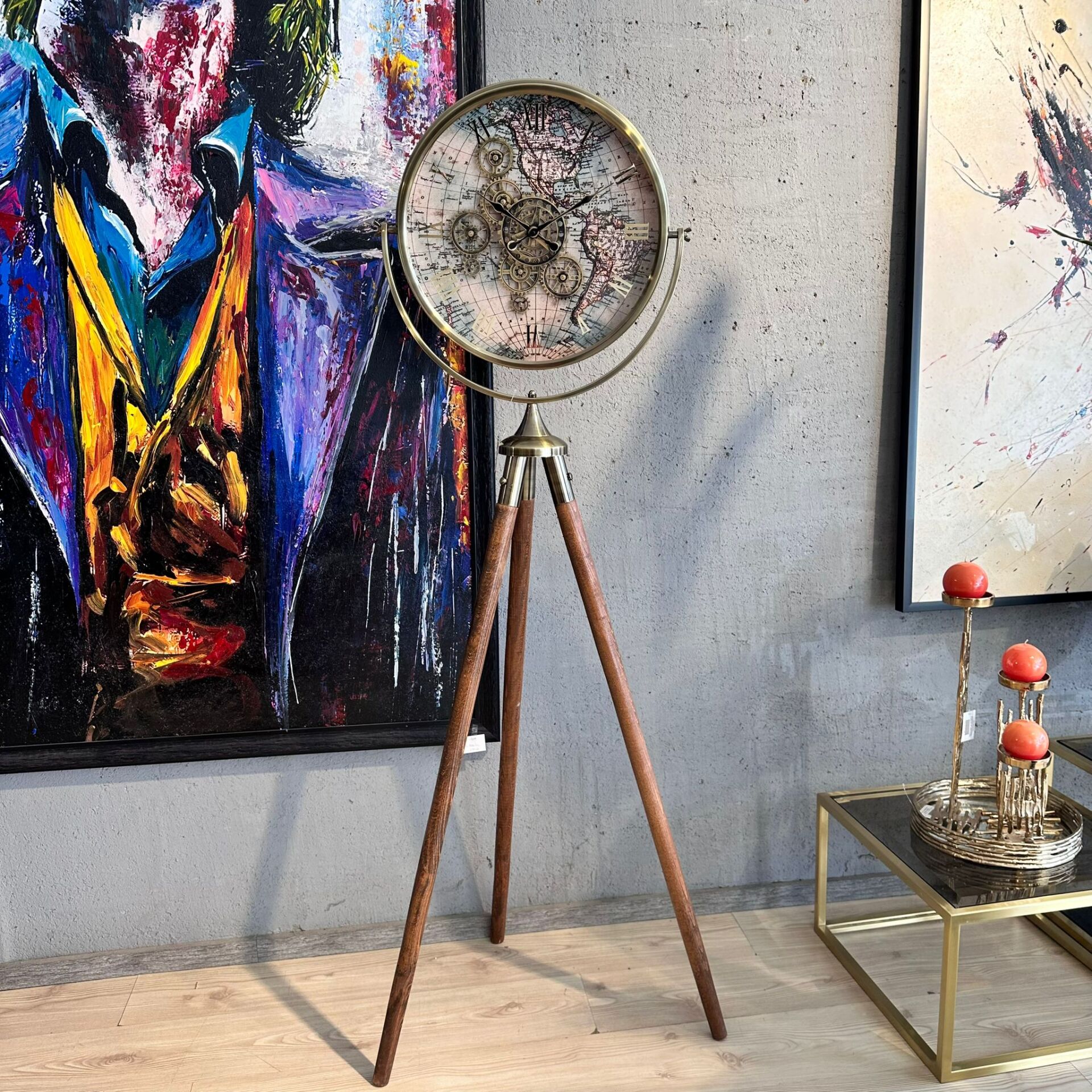 Tripod Ayaklı Dekoratif Saat - Vintage Dünya Haritası Temalı